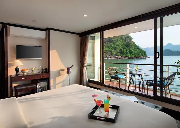 Mon Cheri Cruises  Hạ Long