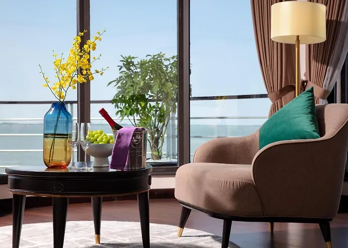 Mon Cheri Cruises  Hạ Long